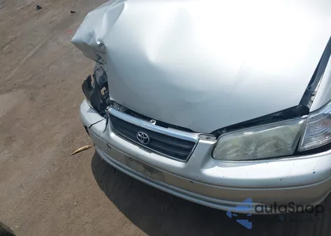 2001 Toyota Camry Ce z USA, uszkodzony, nr VIN 4T1BG22K61U087634